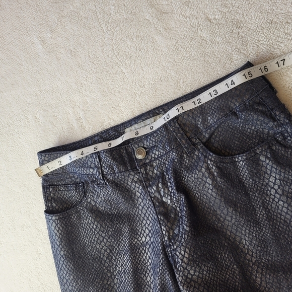 Chico's Platinum Denim Indigo Wash Snake Skin Pattern Chico's Size 0.5 - Picture 4 of 7